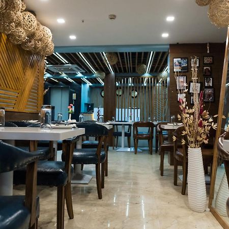 כלכותה The Avenue Hotel Ballygunge מראה חיצוני תמונה