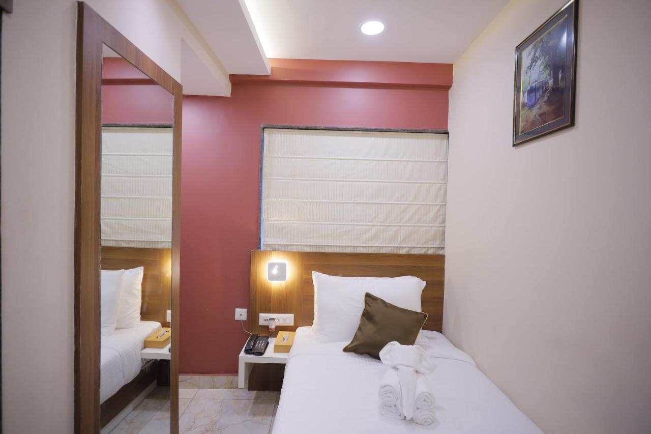 כלכותה The Avenue Hotel Ballygunge מראה חיצוני תמונה