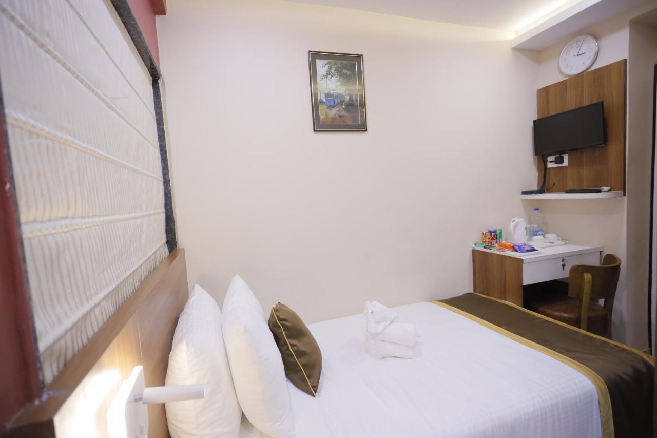 כלכותה The Avenue Hotel Ballygunge מראה חיצוני תמונה