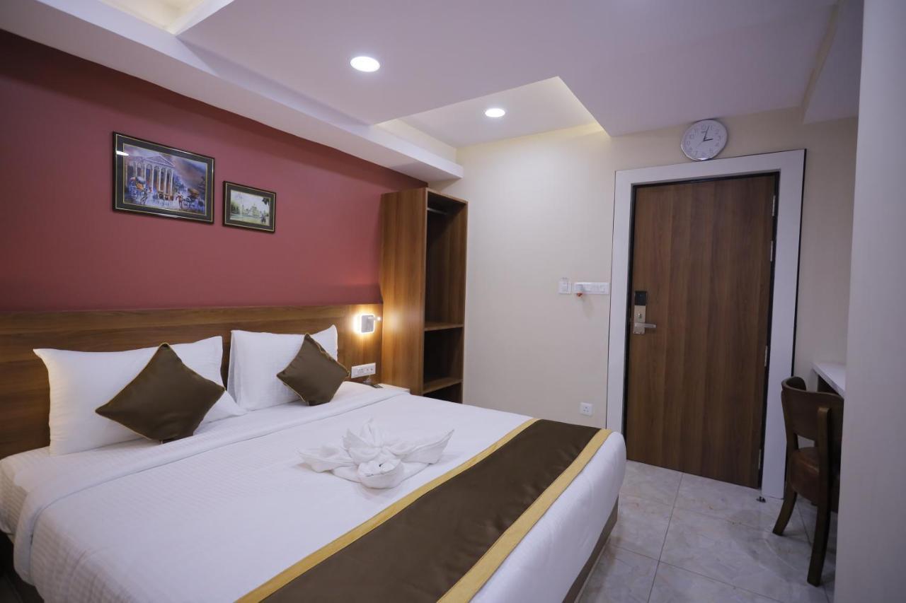 כלכותה The Avenue Hotel Ballygunge מראה חיצוני תמונה
