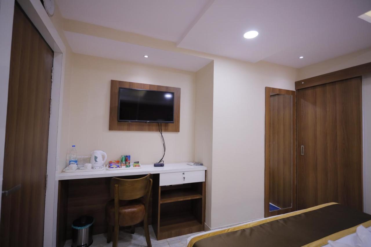 כלכותה The Avenue Hotel Ballygunge מראה חיצוני תמונה