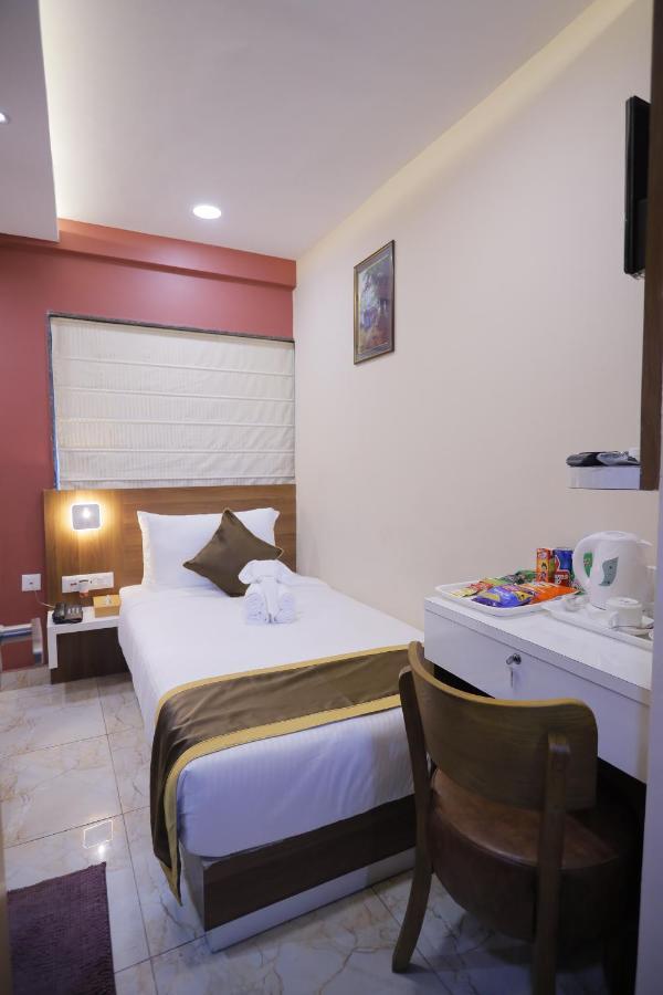 כלכותה The Avenue Hotel Ballygunge מראה חיצוני תמונה